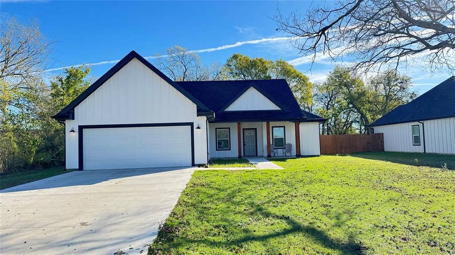 Property photo for 207 S 4th, Celeste, TX