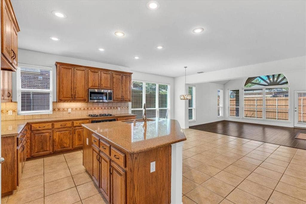6421 Double Creek Road, Frisco, TX 75035 6421 Double Creek Road, Frisco, TX 75035