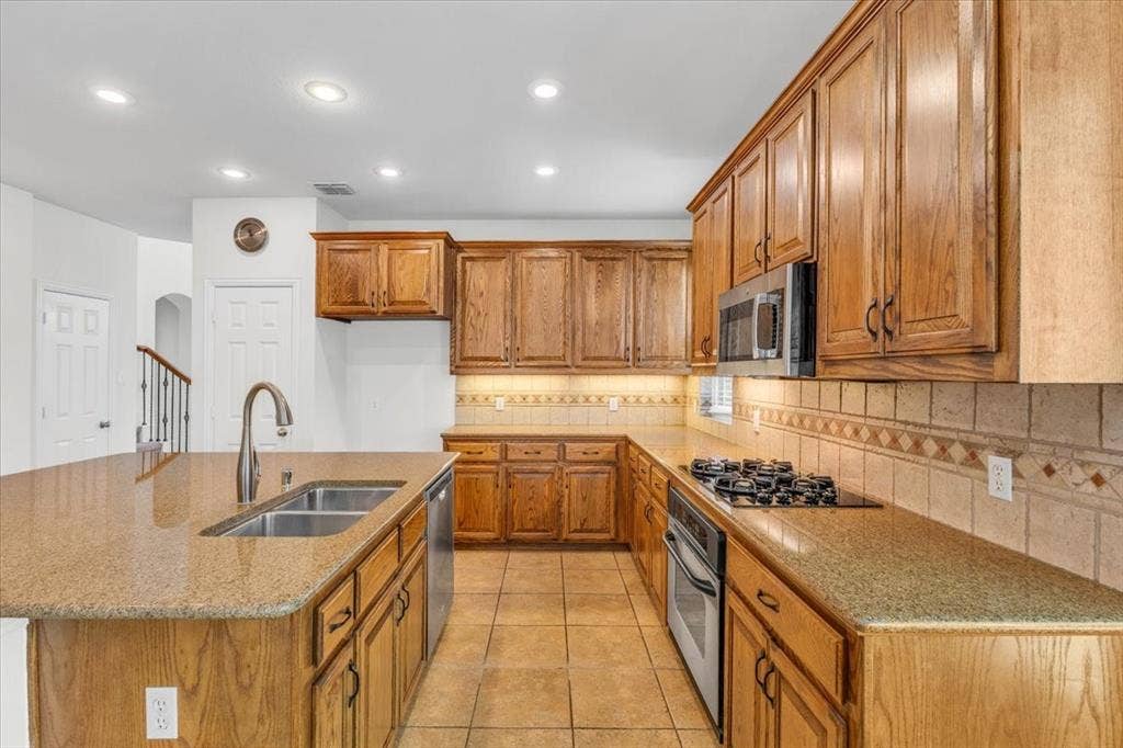 6421 Double Creek Road, Frisco, TX 75035 6421 Double Creek Road, Frisco, TX 75035