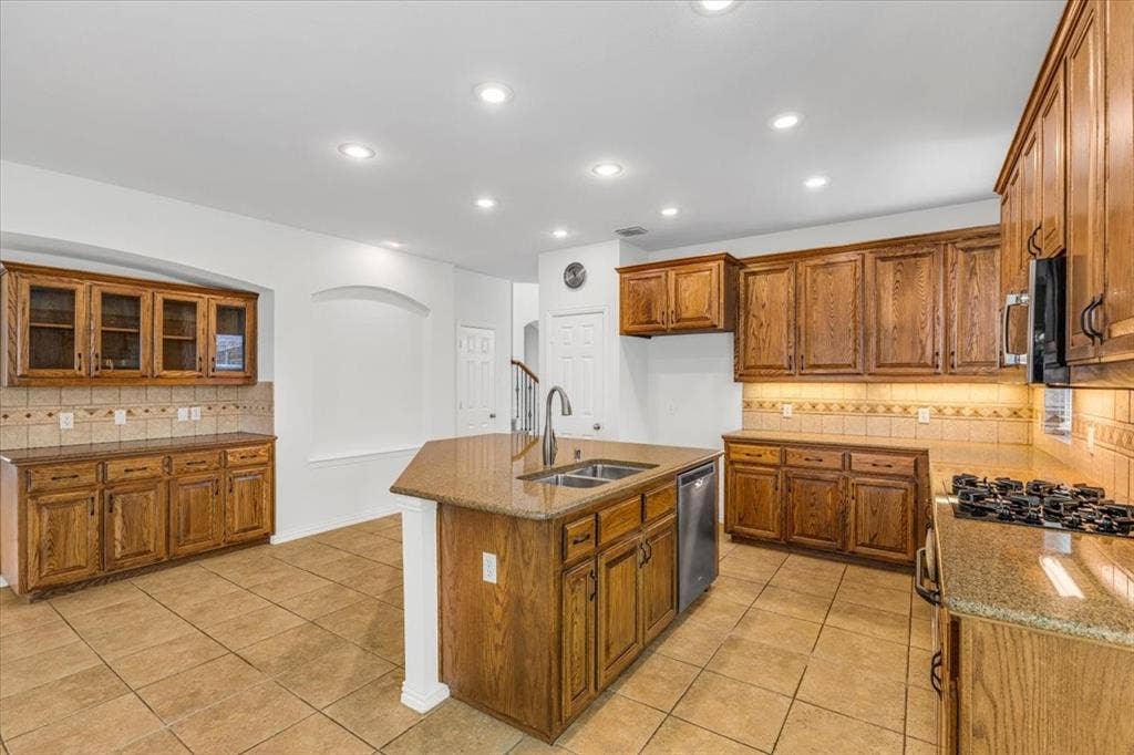 6421 Double Creek Road, Frisco, TX 75035 6421 Double Creek Road, Frisco, TX 75035