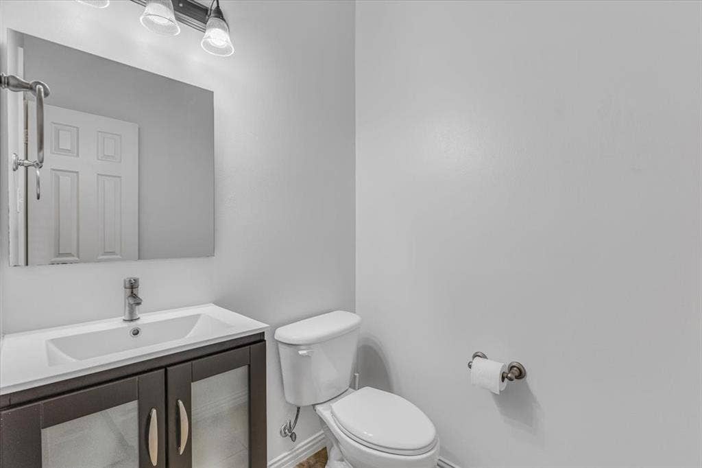 6421 Double Creek Road, Frisco, TX 75035 Half Bathroom next to Office