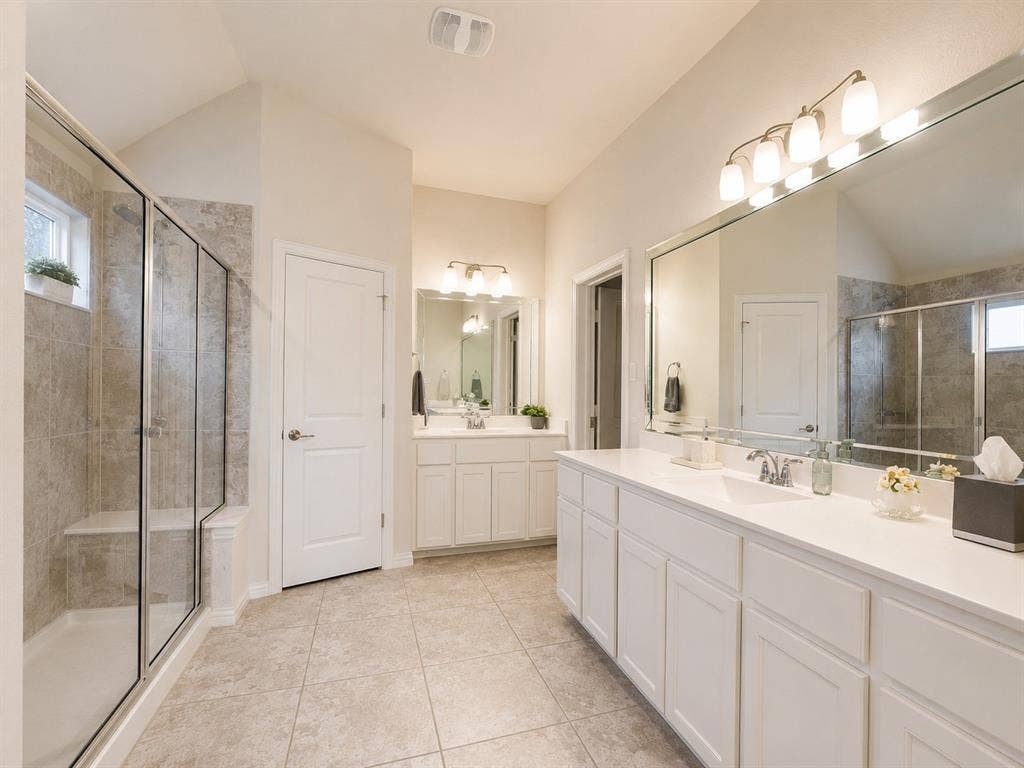 427 Renaissance Lane, Irving, TX 75060