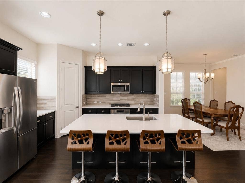 427 Renaissance Lane, Irving, TX 75060