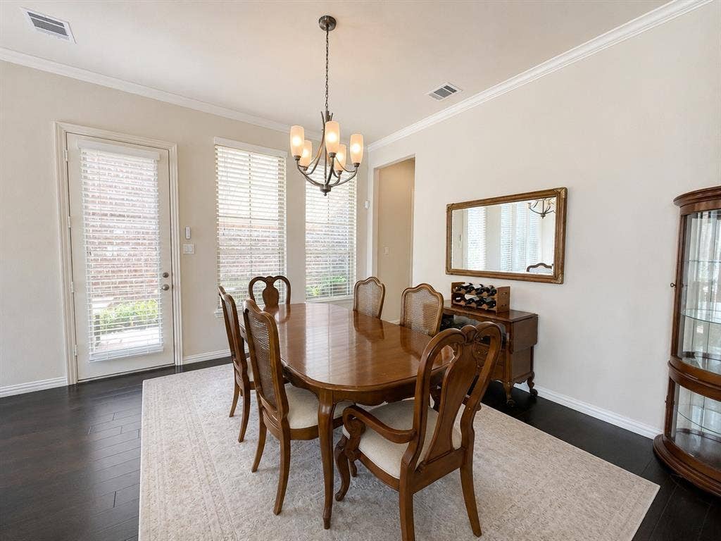 427 Renaissance Lane, Irving, TX 75060