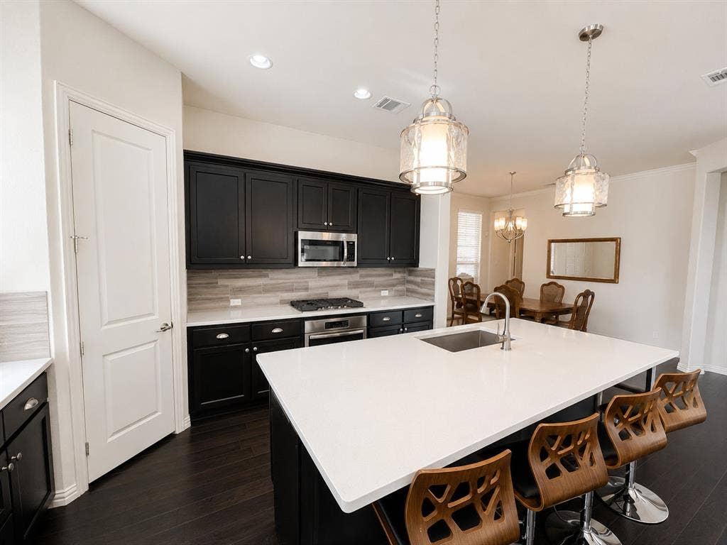 427 Renaissance Lane, Irving, TX 75060