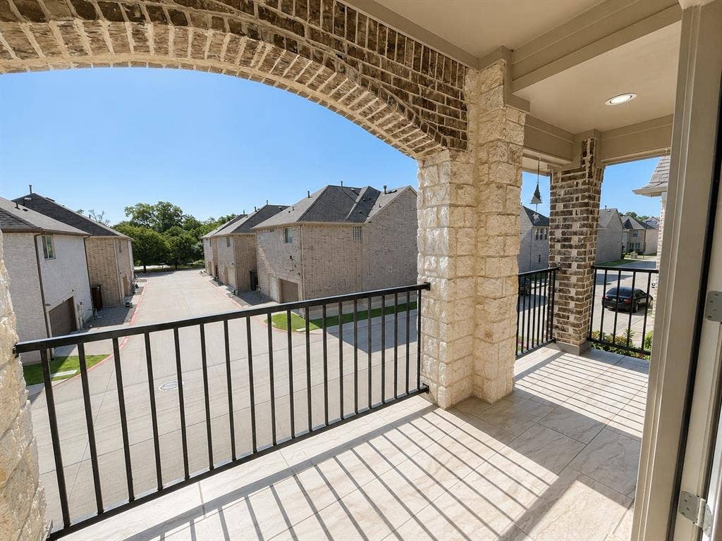 427 Renaissance Lane, Irving, TX 75060