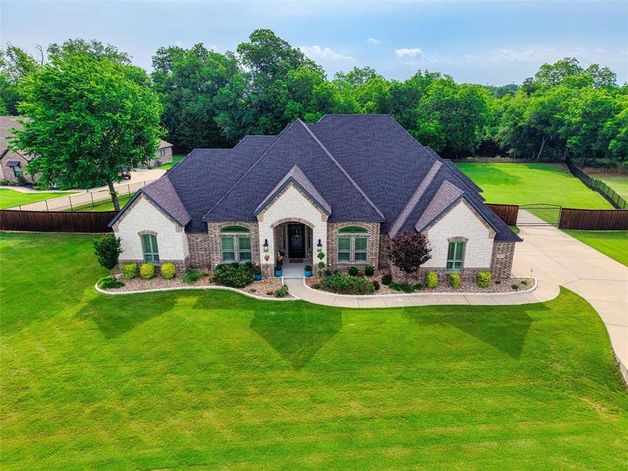 Property photo for 7211 Dillon Circle, Midlothian, TX