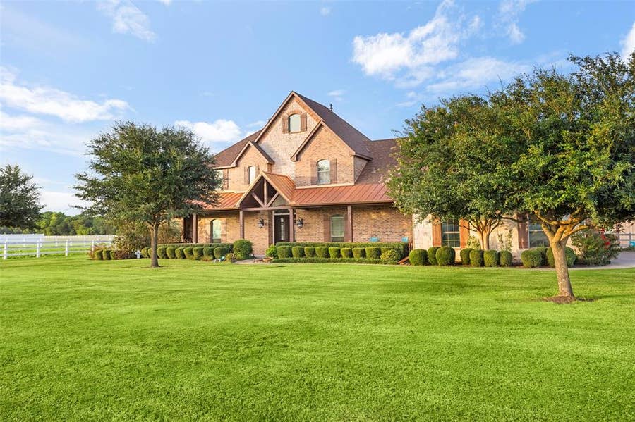 Property photo for 170 Steel Dust Drive, Red Oak, TX