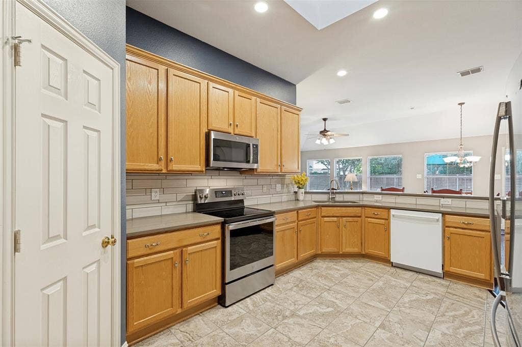 10914 Turtle Creek Lane, Frisco, TX 75035 10914 Turtle Creek Lane, Frisco, TX 75035
