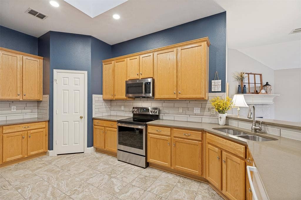 10914 Turtle Creek Lane, Frisco, TX 75035 10914 Turtle Creek Lane, Frisco, TX 75035