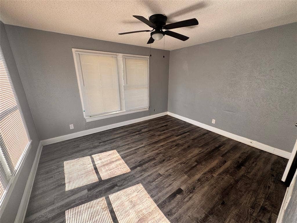 130 W Avenue D, Garland, TX 75040 130 W Avenue D, Garland, TX 75040