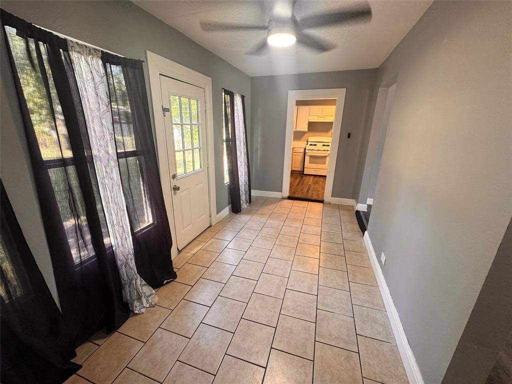 130 W Avenue D, Garland, TX 75040 130 W Avenue D, Garland, TX 75040