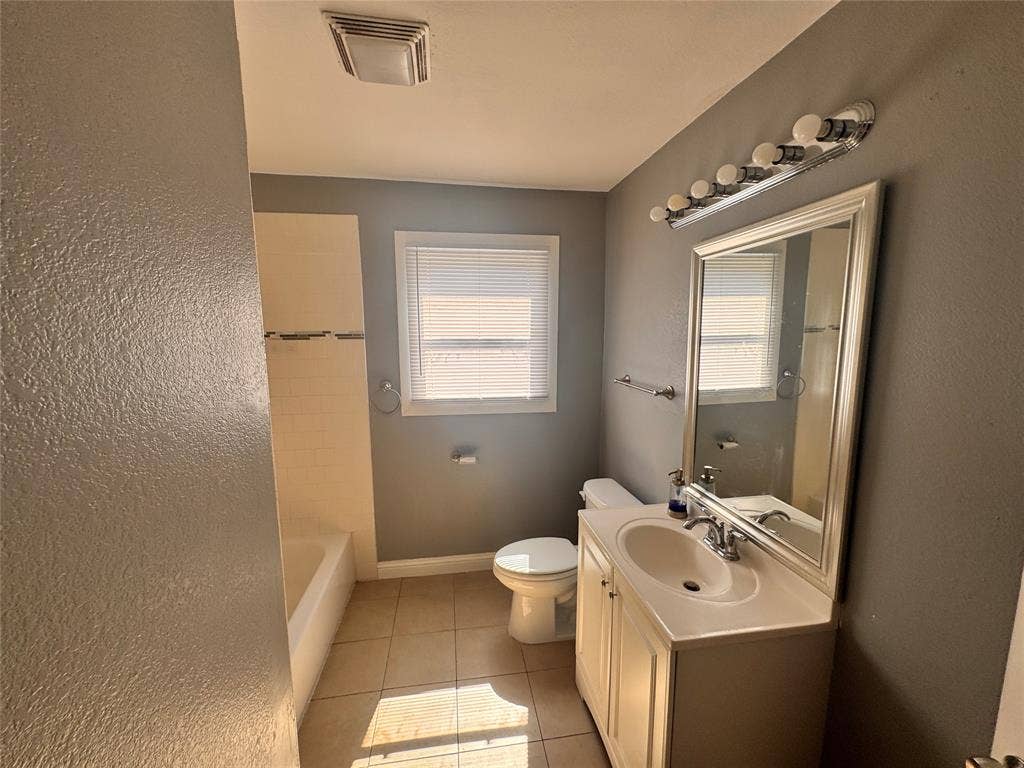 130 W Avenue D, Garland, TX 75040 130 W Avenue D, Garland, TX 75040