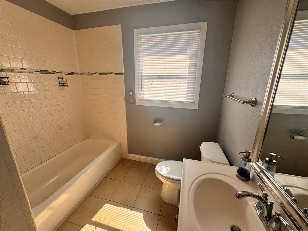 130 W Avenue D, Garland, TX 75040 130 W Avenue D, Garland, TX 75040