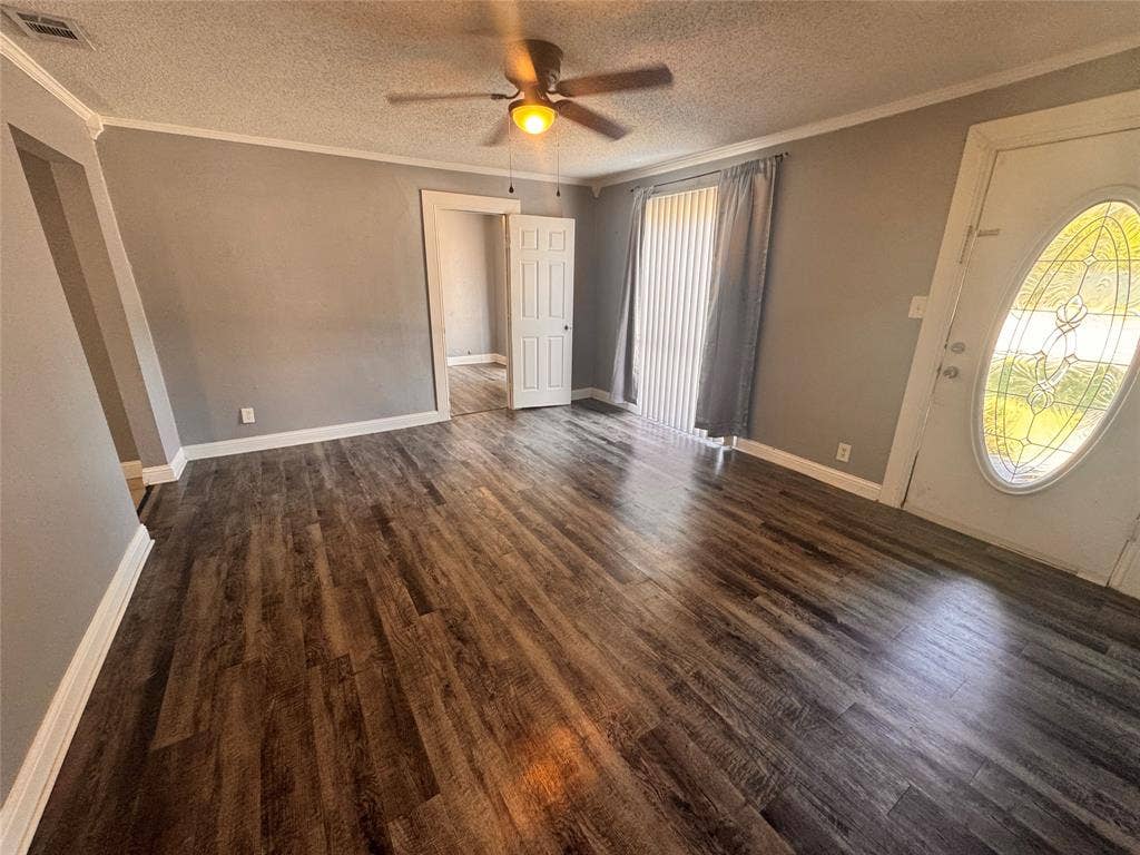 130 W Avenue D, Garland, TX 75040 130 W Avenue D, Garland, TX 75040
