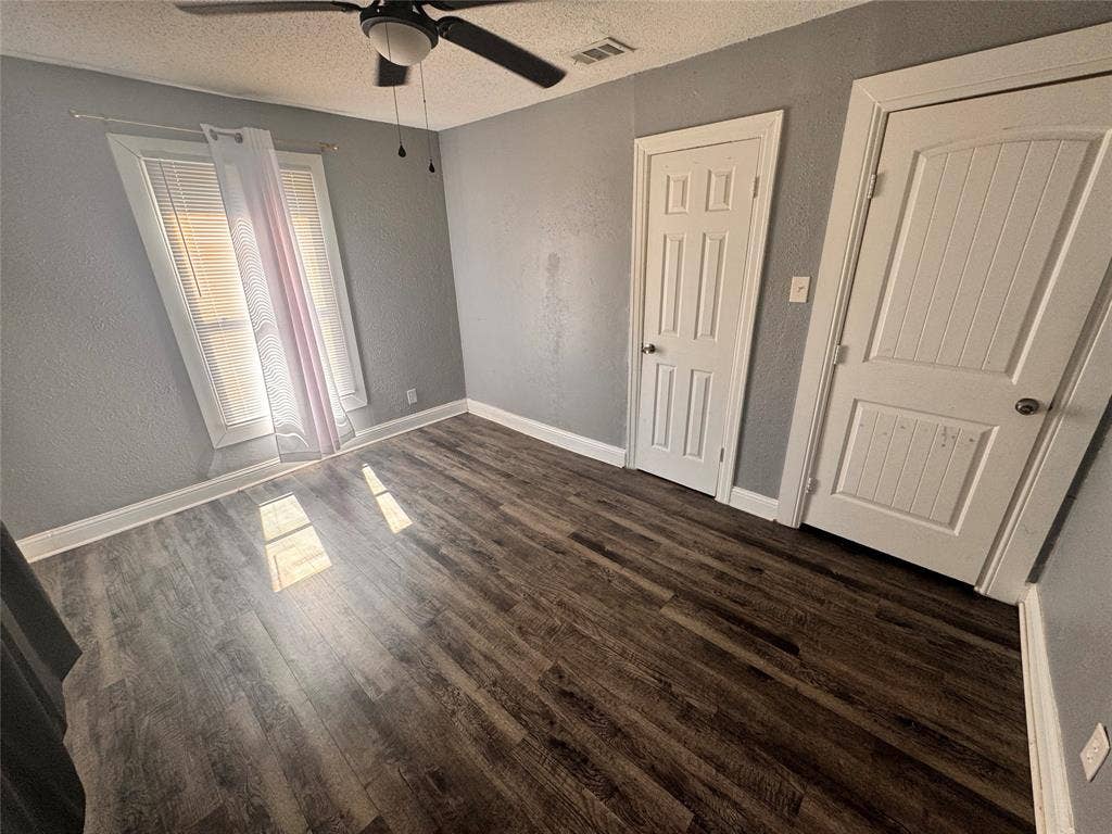 130 W Avenue D, Garland, TX 75040 130 W Avenue D, Garland, TX 75040