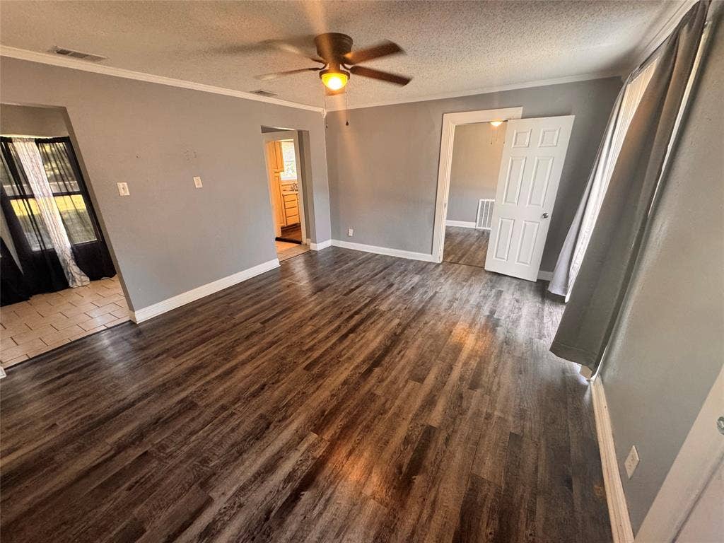 130 W Avenue D, Garland, TX 75040 130 W Avenue D, Garland, TX 75040