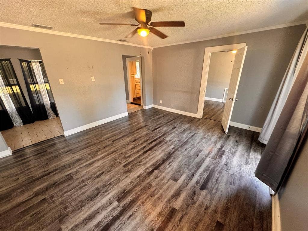 130 W Avenue D, Garland, TX 75040 130 W Avenue D, Garland, TX 75040