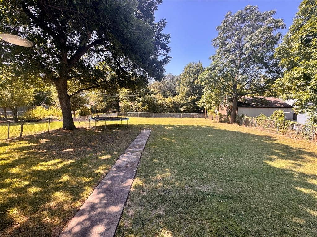 130 W Avenue D, Garland, TX 75040 130 W Avenue D, Garland, TX 75040