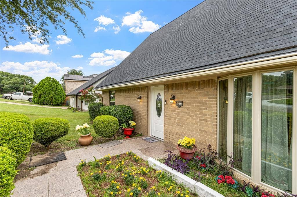 6930 Trailcrest Drive, Dallas, TX 75232 6930 Trailcrest Drive, Dallas, TX 75232