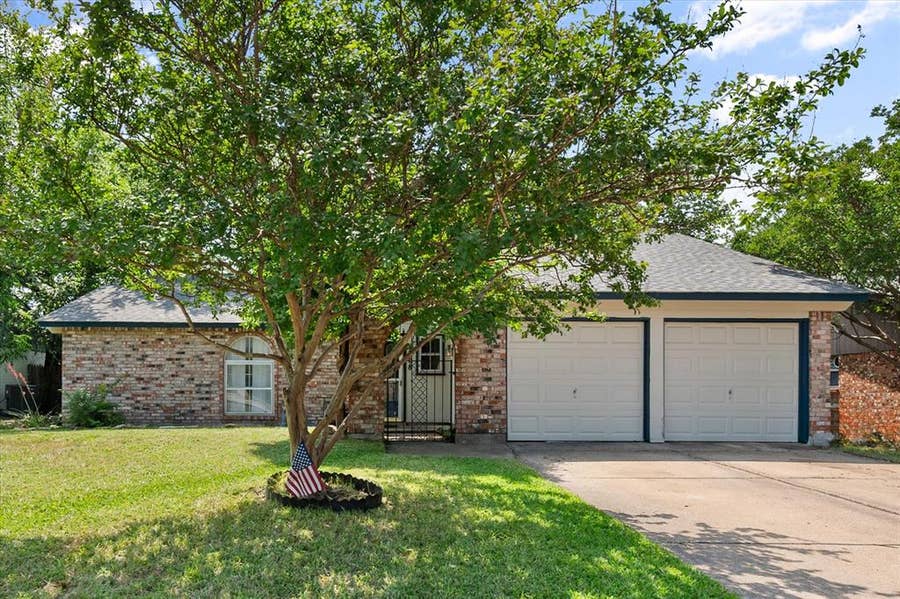 Property photo for 2508 Mardell Drive, Arlington, TX