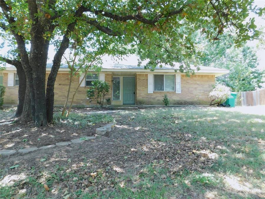 Property photo for 2204 Canterbury Court, Denton, TX