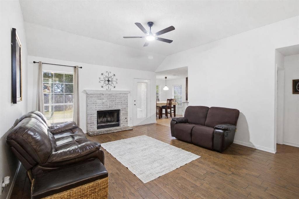 1020 Bayfield Drive, Denton, TX 76209 1020 Bayfield Drive, Denton, TX 76209