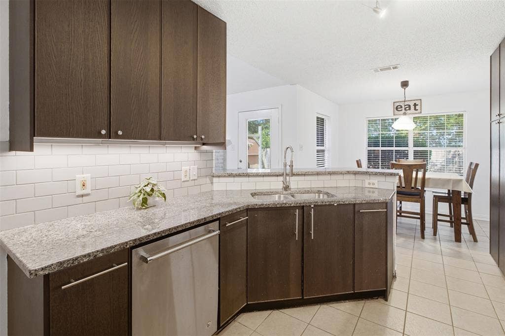 1020 Bayfield Drive, Denton, TX 76209 1020 Bayfield Drive, Denton, TX 76209