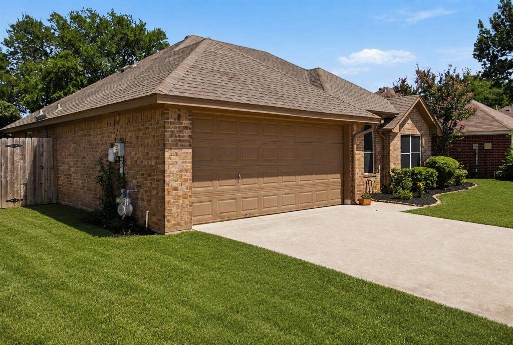 1020 Bayfield Drive, Denton, TX 76209 1020 Bayfield Drive, Denton, TX 76209