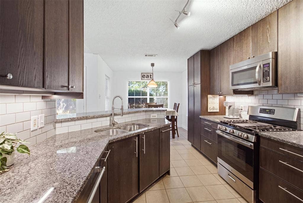 1020 Bayfield Drive, Denton, TX 76209 1020 Bayfield Drive, Denton, TX 76209