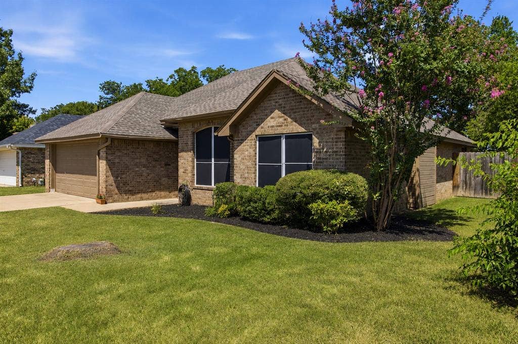 1020 Bayfield Drive, Denton, TX 76209 1020 Bayfield Drive, Denton, TX 76209