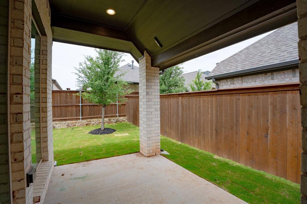 Covered patio featuring a concrete slab and recessed lighting