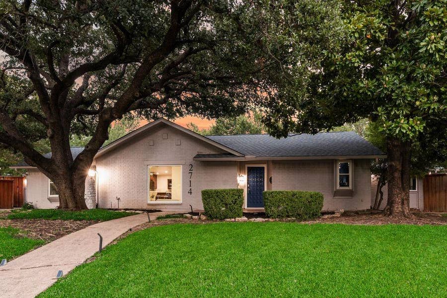 Property photo for 2714 Lakeview Lane, Carrollton, TX