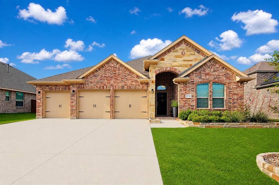 Property photo for 3712 Rolling Meadows Drive, Grand Prairie, TX