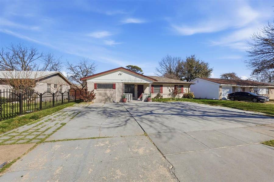 Property photo for 242 W Cober Drive, Grand Prairie, TX