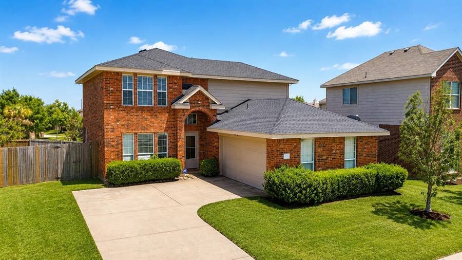 Property photo for 812 Cayotillo Street, Lancaster, TX