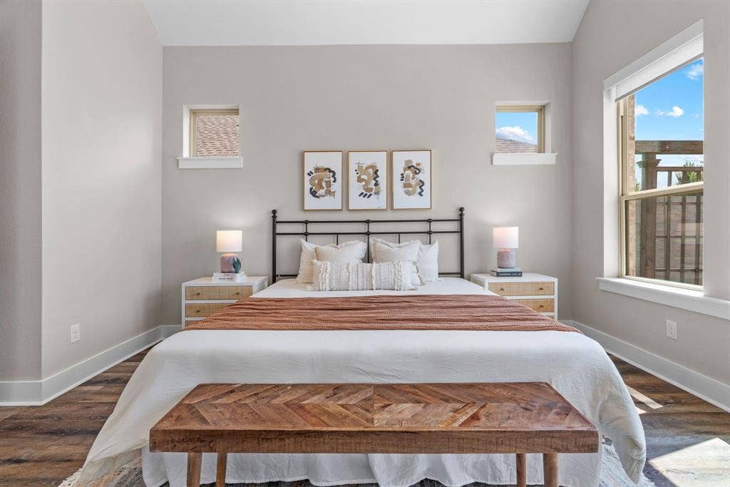 1821 Stonewall Road, Argyle, TX 76226 Spacious room featuring wood-finish flooring, light-toned walls, multiple windows, and crisp white trim