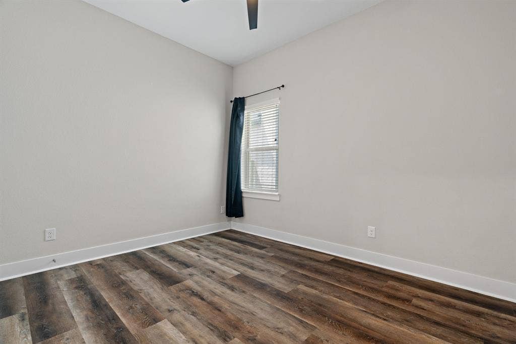 1821 Stonewall Road, Argyle, TX 76226 Neutral wall color, wood-finish flooring, white window blinds, and a ceiling fan