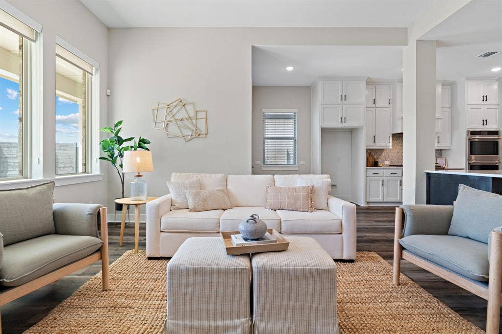1821 Stonewall Road, Argyle, TX 76226 Living room