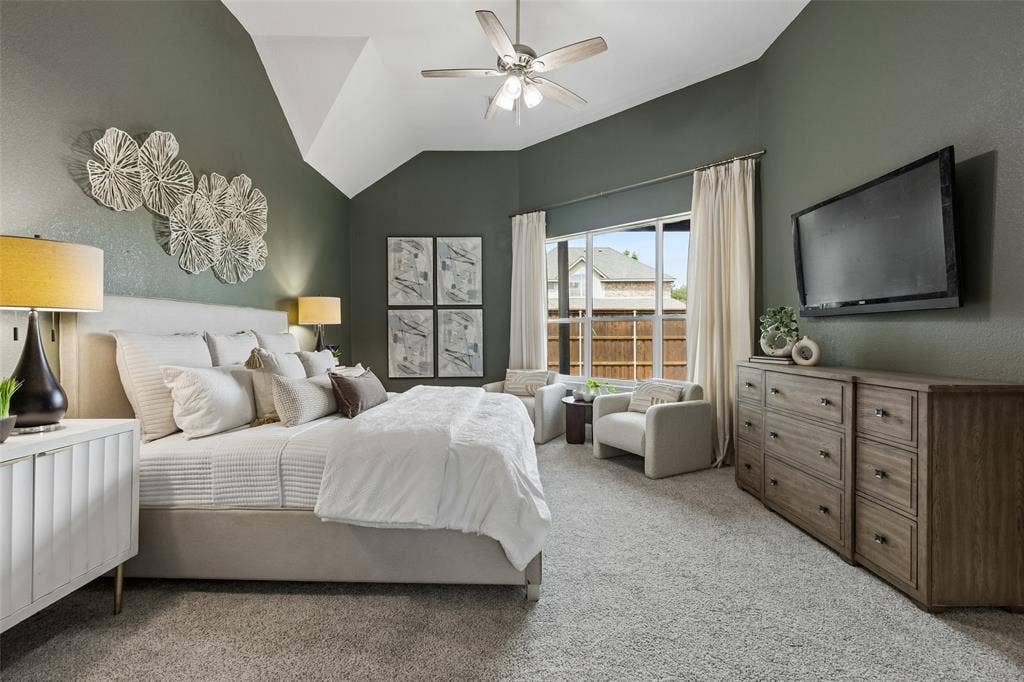 7975 Bishop Drive, Frisco, TX 75036 Spacious main level primary bedroom with vaulted ceilings, room for a sitting area, en-suite bathroom, and walk in closet.