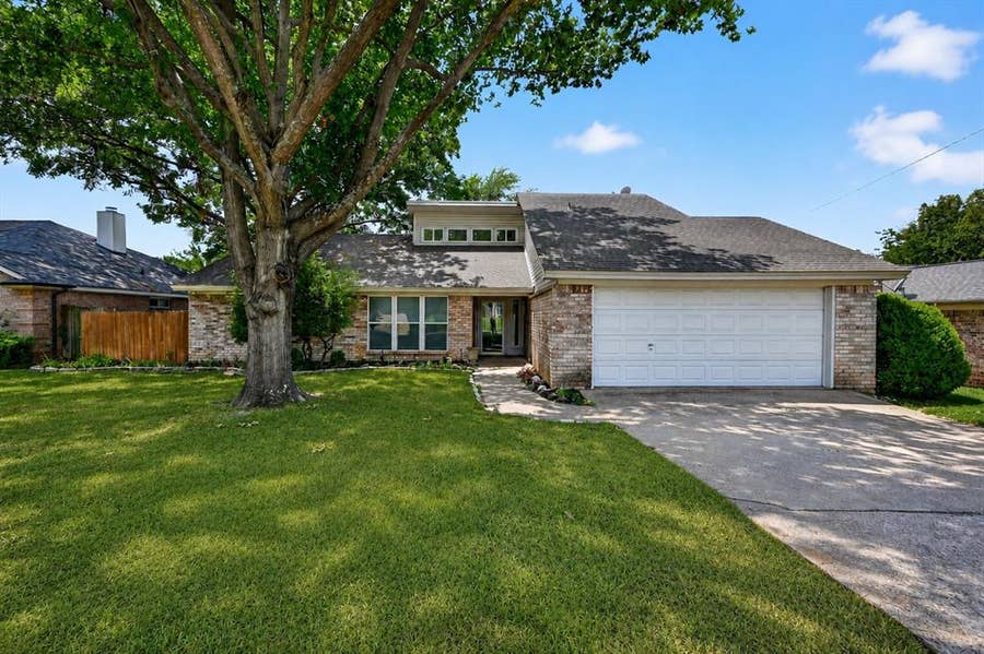 Property photo for 4610 Bellefontaine Court, Arlington, TX