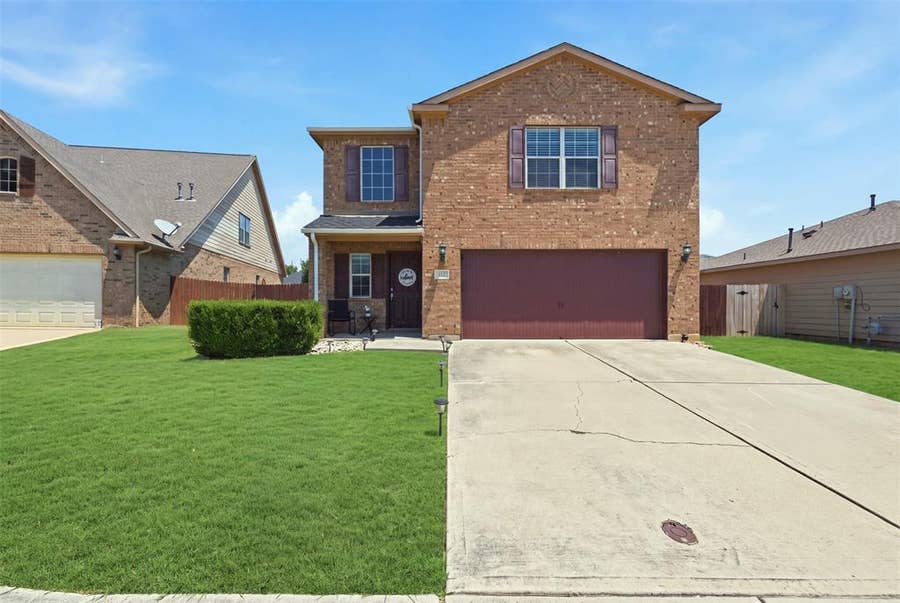 Property photo for 612 Lazy Crest Drive, Fort Worth, TX