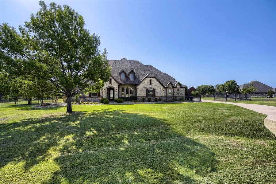 Property photo for 1501 Willow Tree Drive, Fort Worth, TX