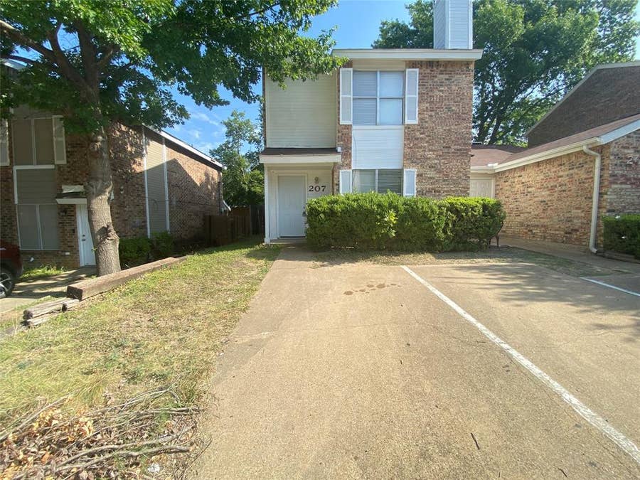 Property photo for 207 Country Bend Drive, Duncanville, TX