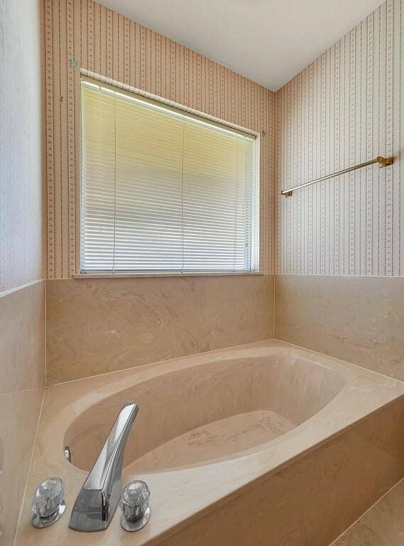 600 Lyndon Drive, Woodway, TX 76712 Built-in soaking tub with a polished chrome faucet and clear acrylic knobs