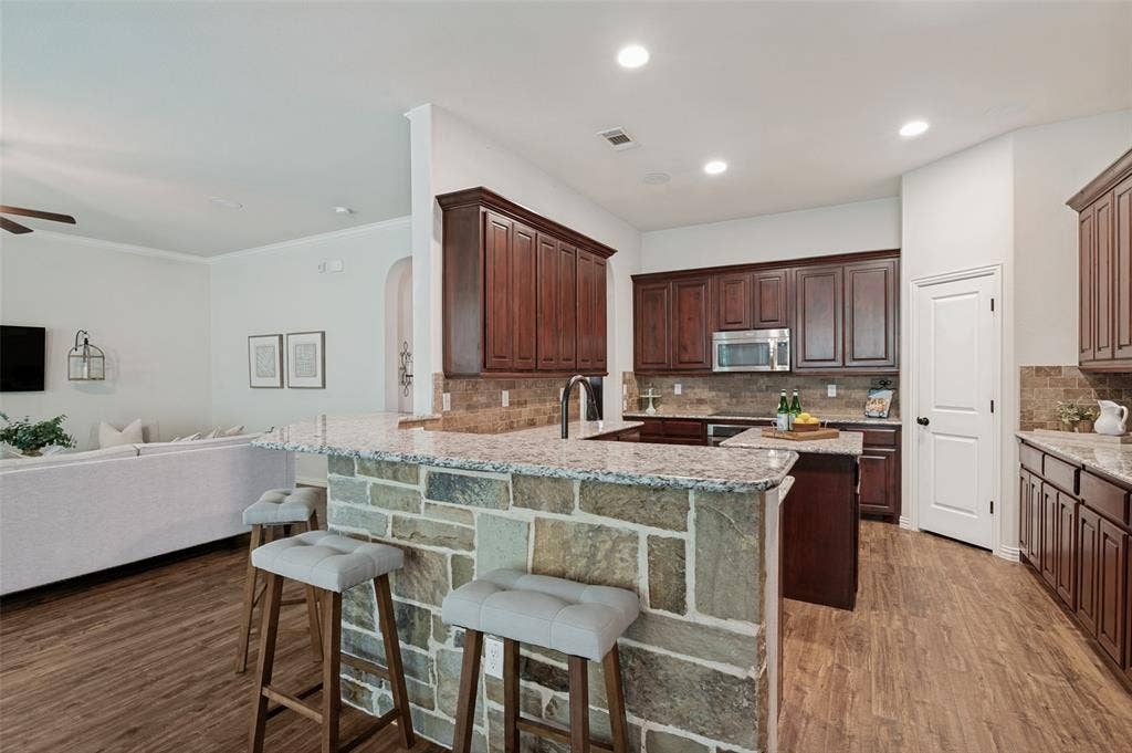 311 Covington Lane, Ovilla, TX 75154 311 Covington Lane, Ovilla, TX 75154