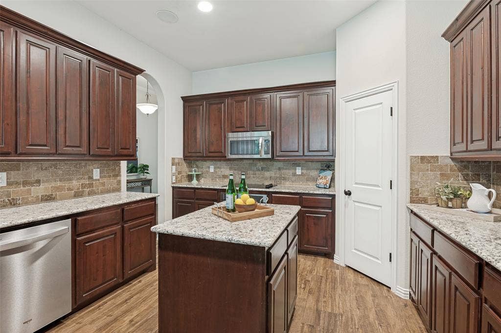 311 Covington Lane, Ovilla, TX 75154 311 Covington Lane, Ovilla, TX 75154