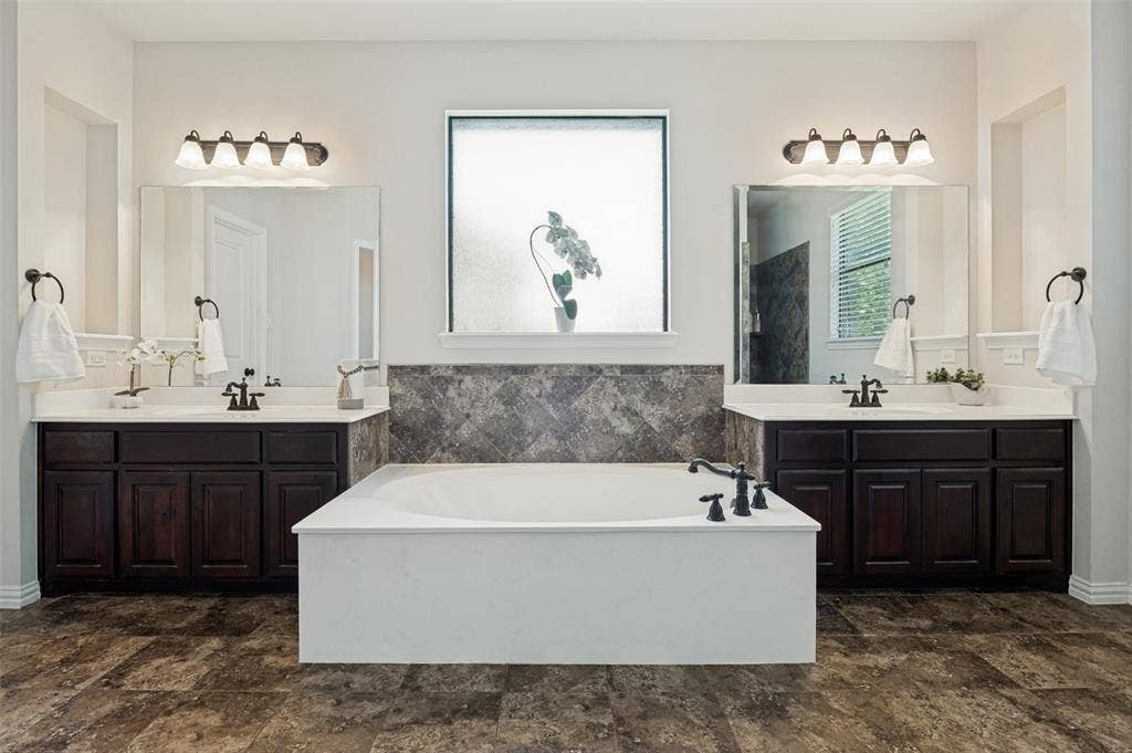 311 Covington Lane, Ovilla, TX 75154 311 Covington Lane, Ovilla, TX 75154