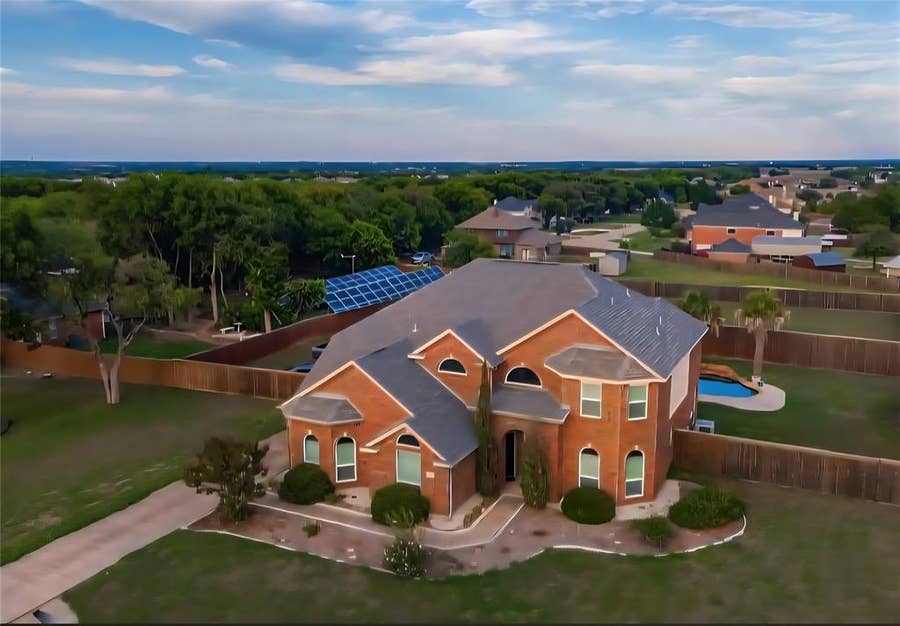 Property photo for 1130 Meghann Lane, Waxahachie, TX