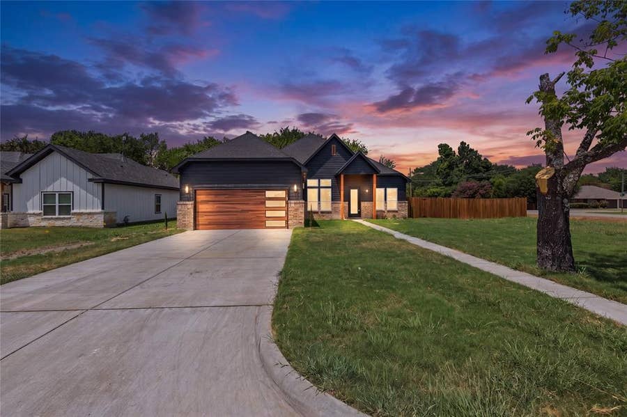 Property photo for 1500 Deer Trail, Commerce, TX